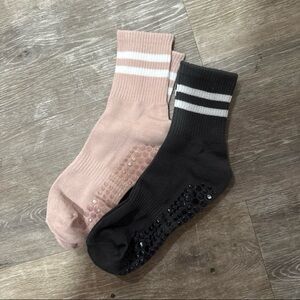 2 pairs of pilates socks